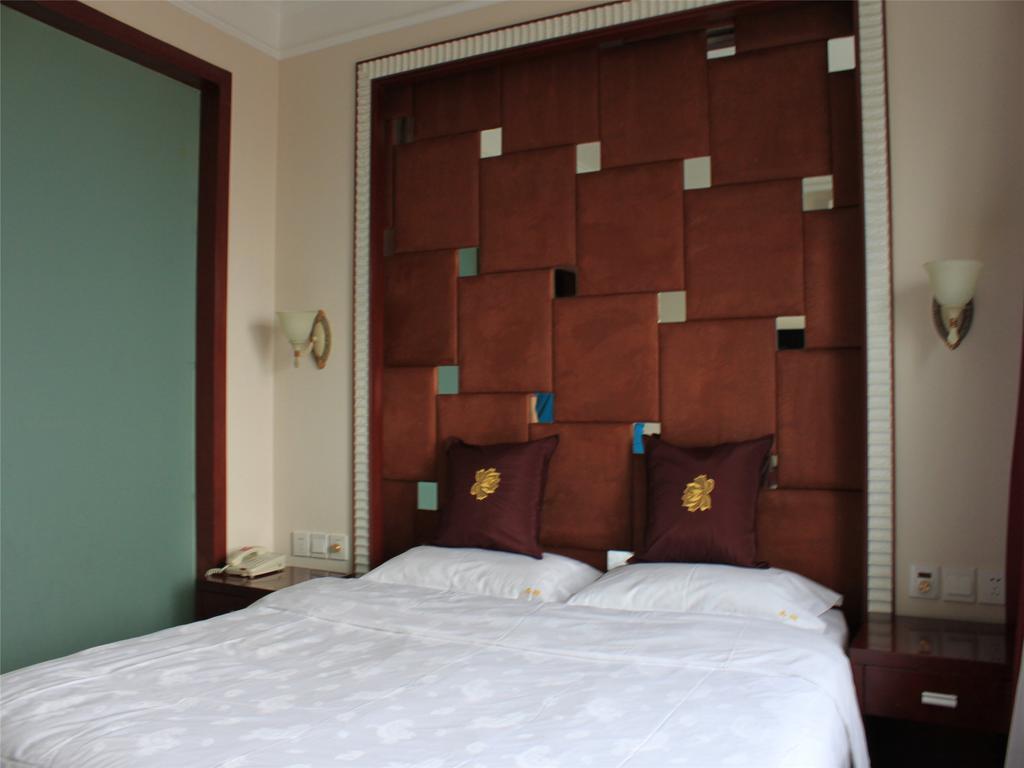 Baotou West Lake Hotel Room photo