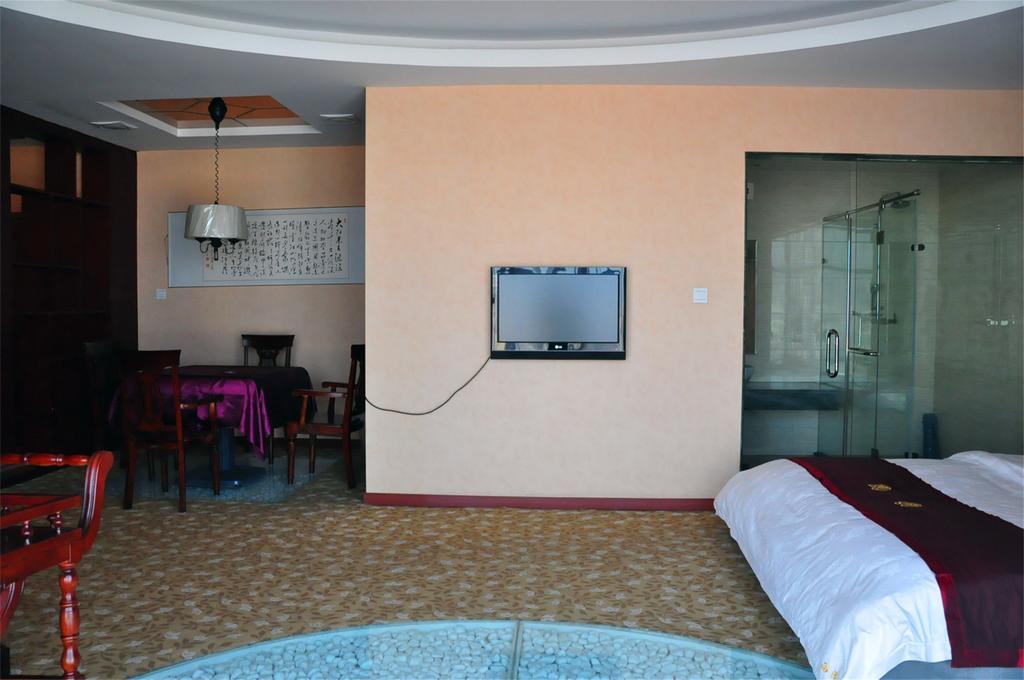 Baotou West Lake Hotel Exterior photo