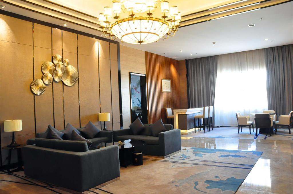 Baotou West Lake Hotel Exterior photo