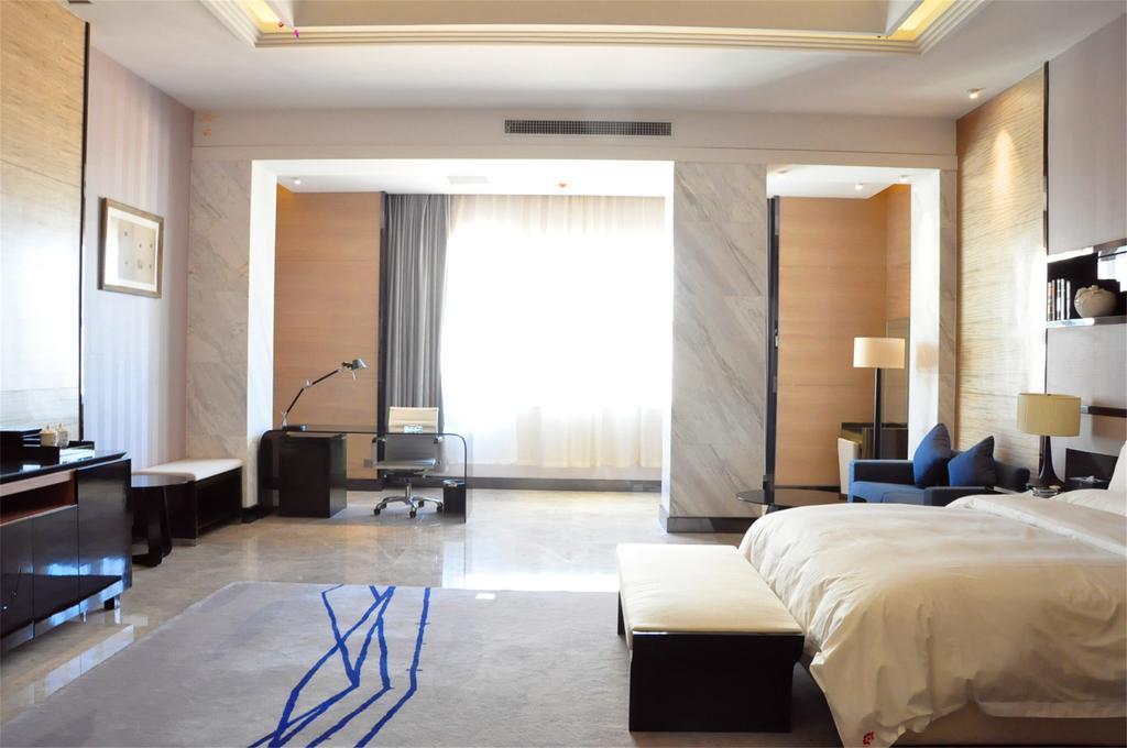 Baotou West Lake Hotel Exterior photo