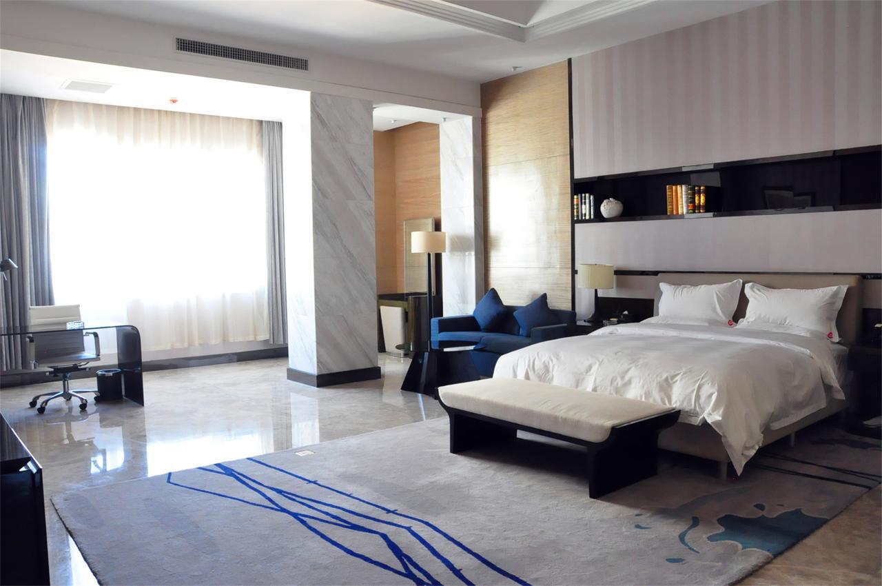 Baotou West Lake Hotel Exterior photo