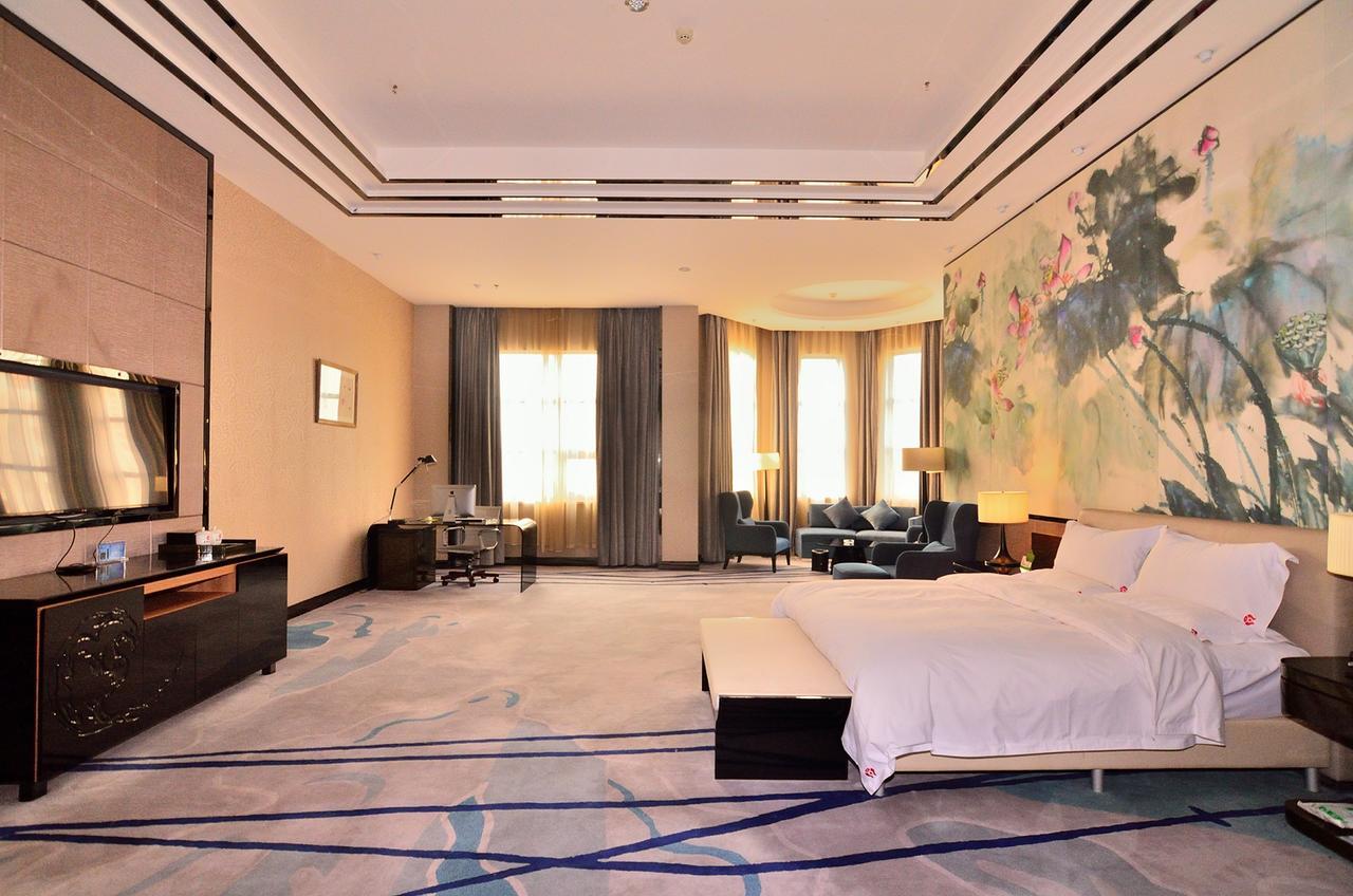 Baotou West Lake Hotel Exterior photo
